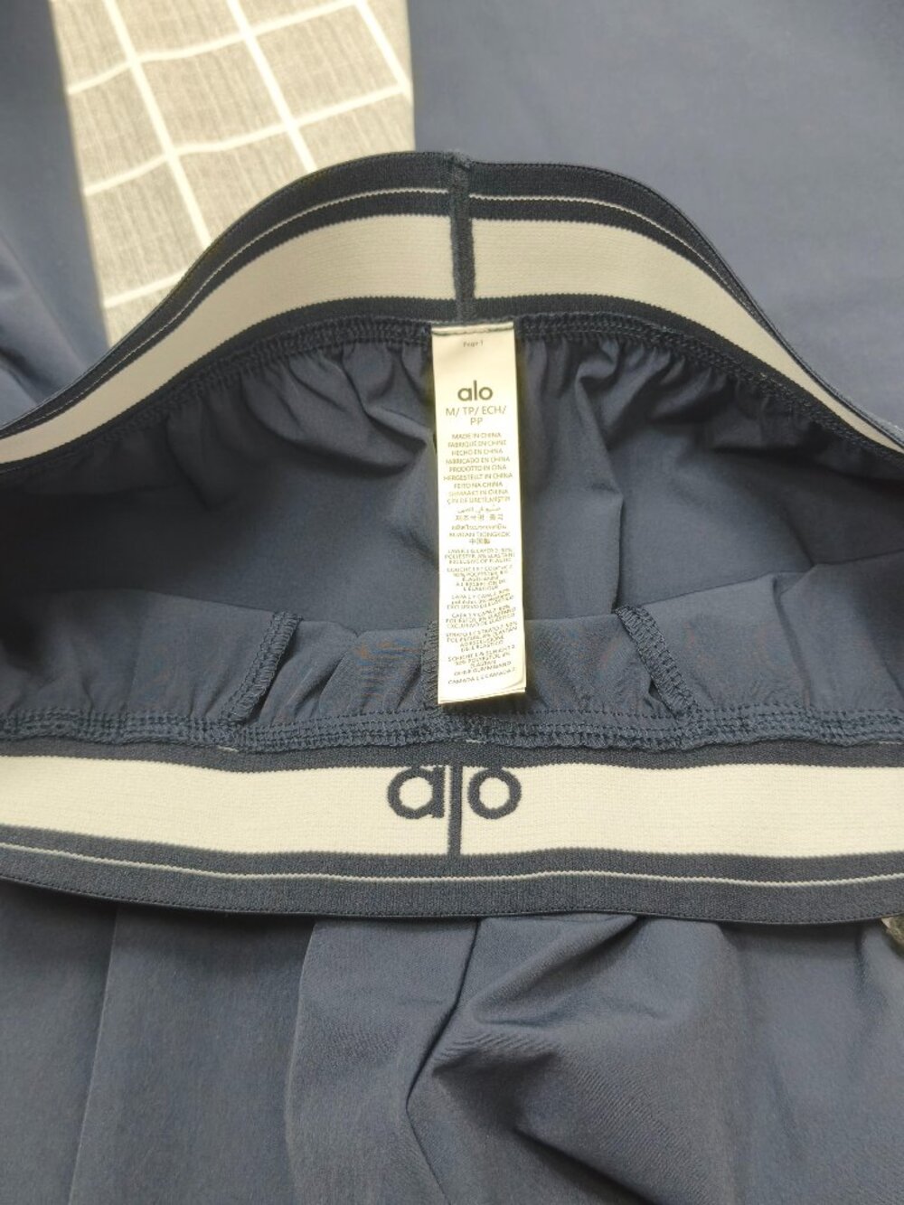 NWT Alo Yoga Navy Blue Trouser🔷/Popular and Versatile Style 30" inseam😍 - Picture 6 of 7